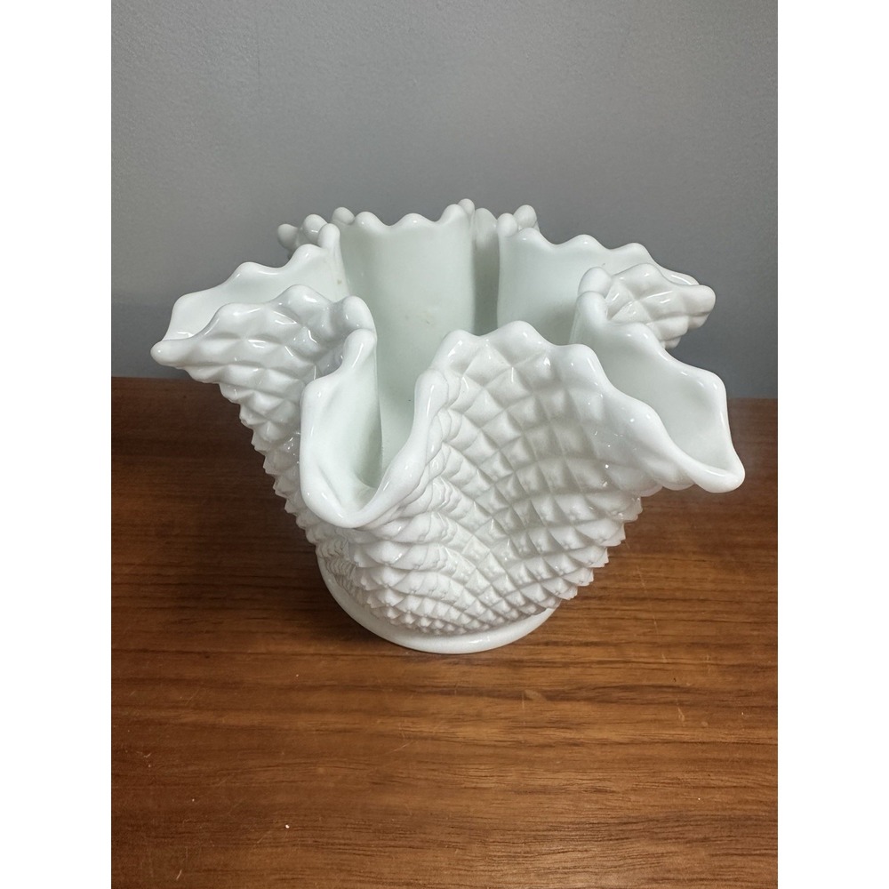Vintage Westmoreland Milk Glass Planter Jardiniere Diamond Quilt‎ Ruffled Rim